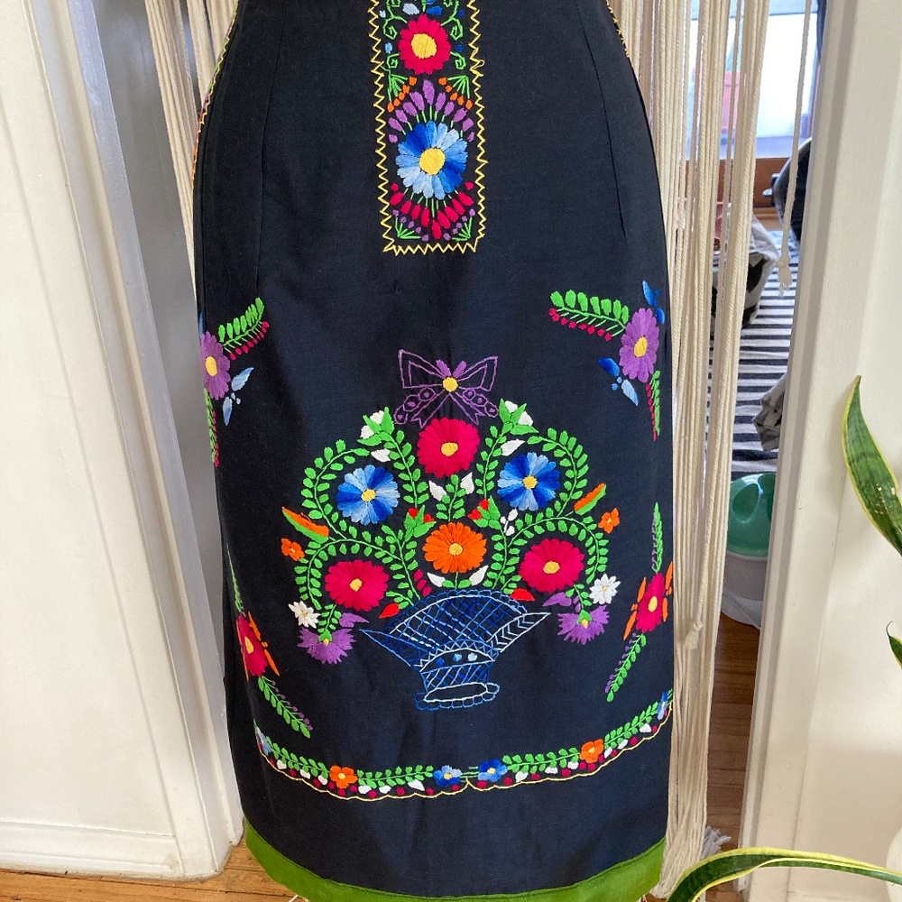 Mexican Embroidered Y2K Apron Skirt ~ Unique